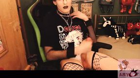 Goth Jerking and Cumming