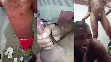 Pedi um favor pro Leozinho novinho e ele quis receber o pagamento com boquete e cuzinho.