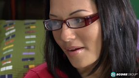 College roomies Isabella and Teagan really lick each other