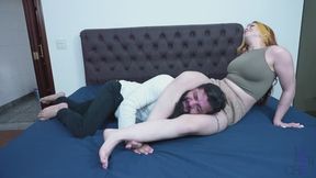 Minhas fortes e belas pernas esmagam pescoços de submissos inúteis by Orange Girl (part01-06)