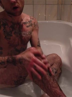 Tattooed Ftm in the Bath! Pink Pussy XXX Skips Lets You Watch