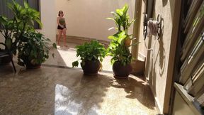 Hot customer asked for cooking gas and was teasing the delivery man (Real video)