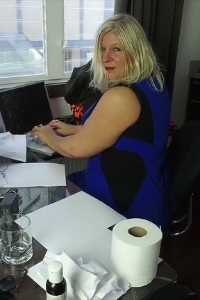 Old MILF BBW Rimms &amp; Blows Her Way to the Top