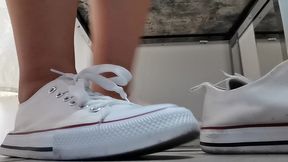 dirty feet and dirty insoles for your italian giantess in public shop - dirty and sweaty feet all to worship