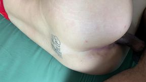 a safada levando ferro de quatro para nao mostrar a barriga de gestante