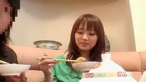 Chica Amateur Asiática Es Seducida para Compartir su Cuerpo Caliente