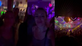 suite de la soiree au pacha a ibiza exhibant mes gros seins en dansant avec ...