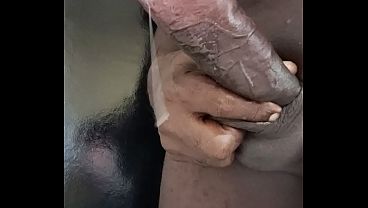 Eu n&atilde_o sei se o pau est&aacute_ babando ou se eu estou gozando