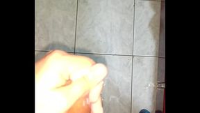 Eu esporrando gostoso em p&eacute_