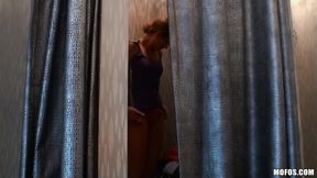 I Know That Girl - Katie King Gives Some Changing Room Head