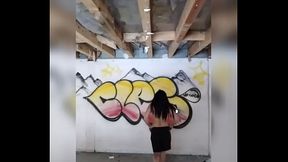 girl latino strip tease en montagne, en hiver