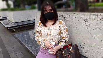 【素人個撮】乱交経験あり色白女子。ノリが軽い不思議ちゃんだけどセックスは玄人！ 意外と６Pもヤっちゃってるギャップがエロい20歳 独占ちゃん