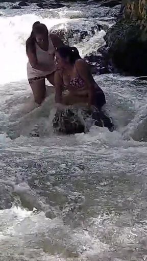 Sexy Couple Wants to Have Sex in the Jungle