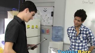 Skinny twink Felix ass filled with big cock in classroom