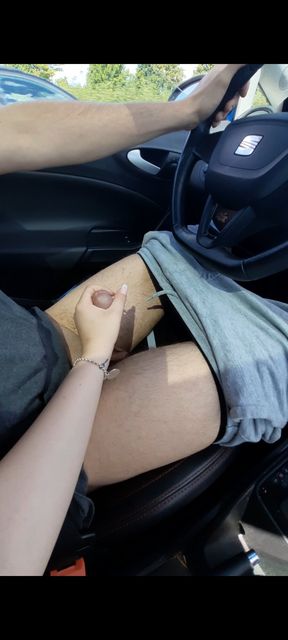 Amateur handjob in the car