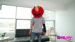 Elmo's Wild Encounter with a Curvy Venezuelan Beauty: A Steamy Adventure!