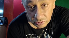abriendo mi culo con cinta para prenarlo con varios dildos