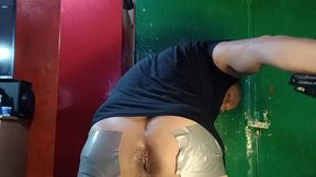 abriendo mi culo con cinta para prenarlo con varios dildos