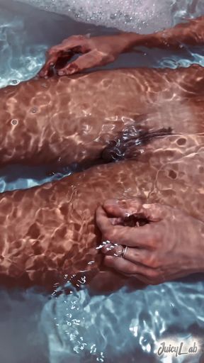 Big Meaty Puffy Pussy Bathing