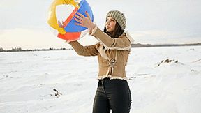 Angie pops the ball in winter Full HD