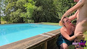 tonio me defonce le cul au bord de la piscine il fait beau et une grosse envi de faire ma gourmande au bord de l eau.