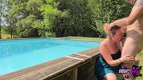 tonio me defonce le cul au bord de la piscine il fait beau et une grosse envi de faire ma gourmande au bord de l eau.