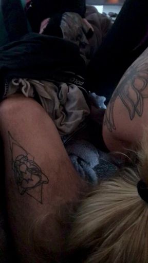 Sina lutscht Schwanz