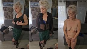 je fait un essayage sexy et me caresse ma chatte humide