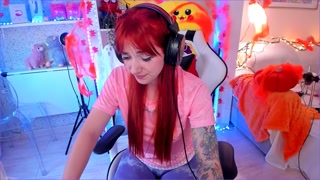 sexy gamer cant hold her juices