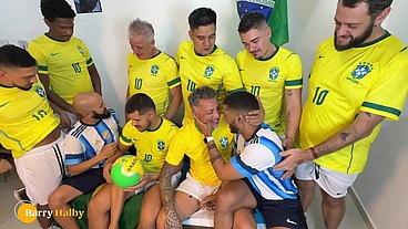 Argentinos levam cassete dos brasileiros numa suruba quente