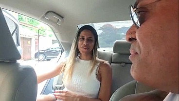 MINHA ESPOSA NUM UBER BEM SEX DEU GOSTOSO PRO MOTORISTA EU GRAVEI TUDO