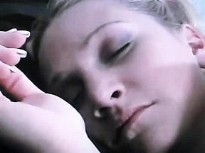 Viejo se mete al dormitorio de