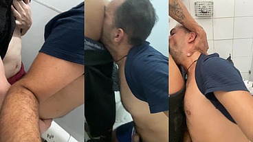 ORGIA GAY COM DESCONHECIDOS E DOTADOS NO BANHEIRO DA ESTAÇÃO DE TREM.