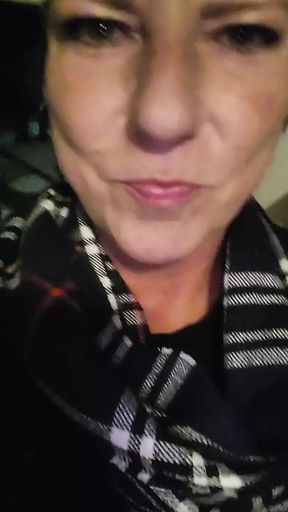 Sexy American Milf Pees &amp; Masturbates