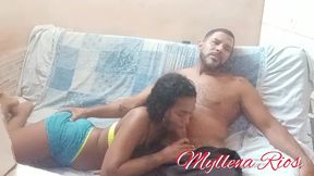 fudendo minha meia-irma no sofa dos nossos pais enquanto ela assistir o resumo do desfile de carnaval a tarde - myllena rios