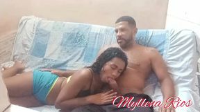 fudendo minha meia-irma no sofa dos nossos pais enquanto ela assistir o resumo do desfile de carnaval a tarde - myllena rios
