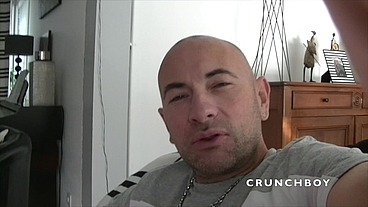 il se fait baiser par un daddy au reveil par surprise