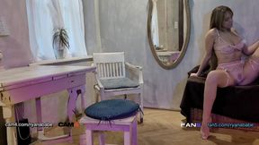 Finger fucking lingerie babe sticks her fingers in deep