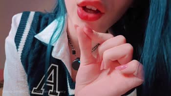 Puu Girl's Sensual Solo: Massaging Pleasure