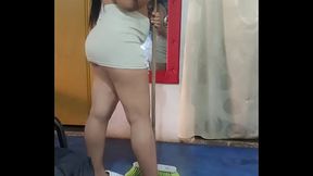 el pervertido de mi cu&ntilde_ado vino a casa y me convenci&oacute_ para follar confiezo que ten&iacute_a muchas ganas de coger, contenido casero