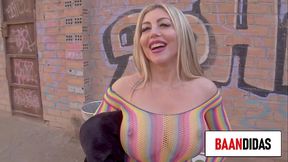 puta espa&ntilde_ola pierde la cita con su marido para ayudarme con mi polla terminamos follando.