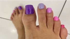 The goddess Jessy went to the manicure salon to get her nails done so you could suck your fingers.