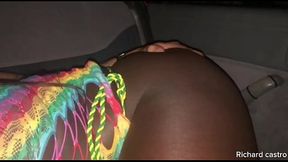 A mulata mais gostosa do Brasil Fernanda chocolate fazendo squirt dentro do carro