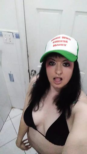 Horny Slut wants to get fucked in bathroom