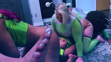 Hottest intergalactic Lesbian Fivesome Candace Von, Jordyn Falls, Lyric Sky, Mz. Dani, and Yum The Boss