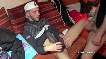 bon plan sket and sneaker en mode pacha sur le canap&eacute_