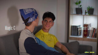 Cảnh quay tự quay cận cảnh những chàng trai trẻ người Colombia đang hưng phấn: màn oral sex mãnh liệt với dương vật to dẫn đến quan hệ tình dục không dùng bao cao su.