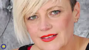Seductive Mature Mom Feeds Her Lust Under Christmas Tree