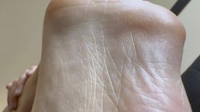 Unaware giantess body exploration and foot worship shiny leggings 4K