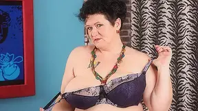 Huge Breasted Mature Lady Playing With Herself - MatureNL